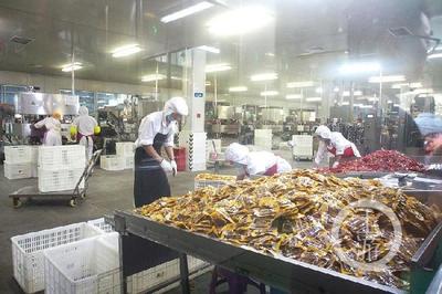 增加物流車(chē)、工廠(chǎng)滿(mǎn)負(fù)荷運(yùn)轉(zhuǎn)、邀請(qǐng)頭部主播帶貨,&ldquo;雙十一&rdquo;重慶本土好貨大賣(mài)!